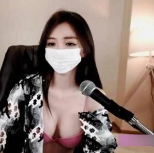 李素婉：韩国女神的完美脸蛋和迷人眼睛，挺拔身材的13.3G凶残视频精选，粉丝必备。